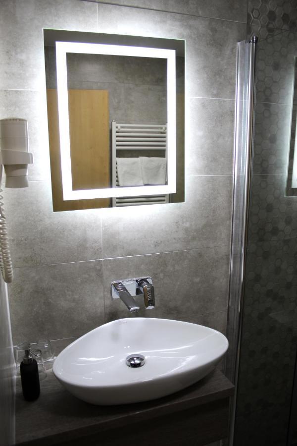 בודפשט Corner Hotel Angyalfoeld מראה חיצוני תמונה