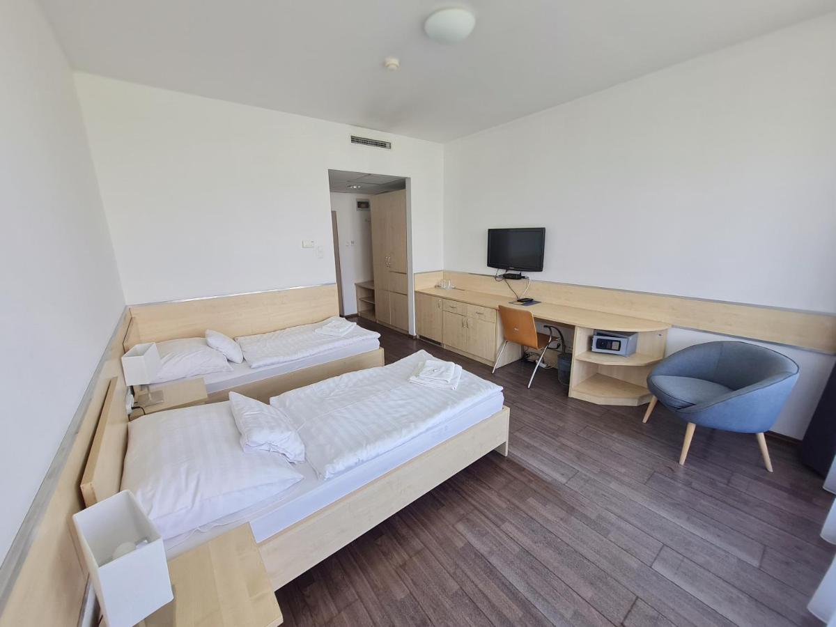 בודפשט Corner Hotel Angyalfoeld מראה חיצוני תמונה
