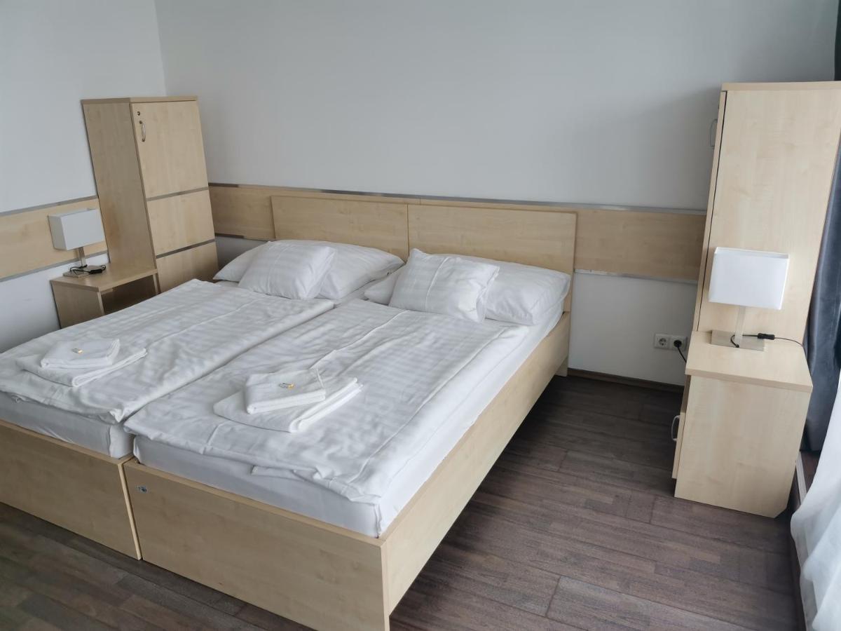 בודפשט Corner Hotel Angyalfoeld מראה חיצוני תמונה